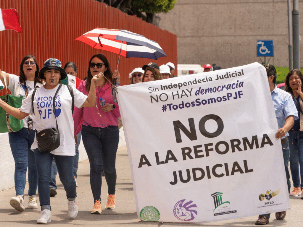 La justicia disciplinada: cuando el poder decide quién puede juzgar