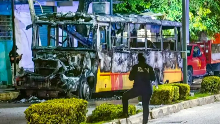 cinco-calcinados-acapulco-autobus