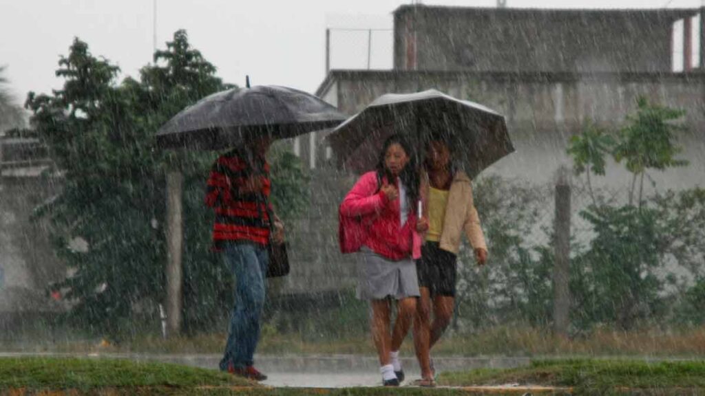 Onda tropical núm. 8 generarán lluvias fuertes en varios estados del país