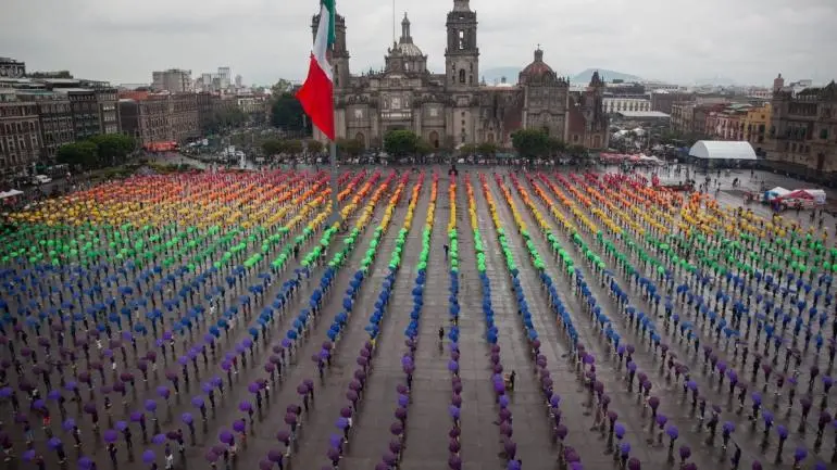 ondean-zocalo-bandera-lgbt-mas-grande-mundo