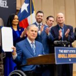 texas-greg-abbott-pagaos-con-oro-y-plata-112949