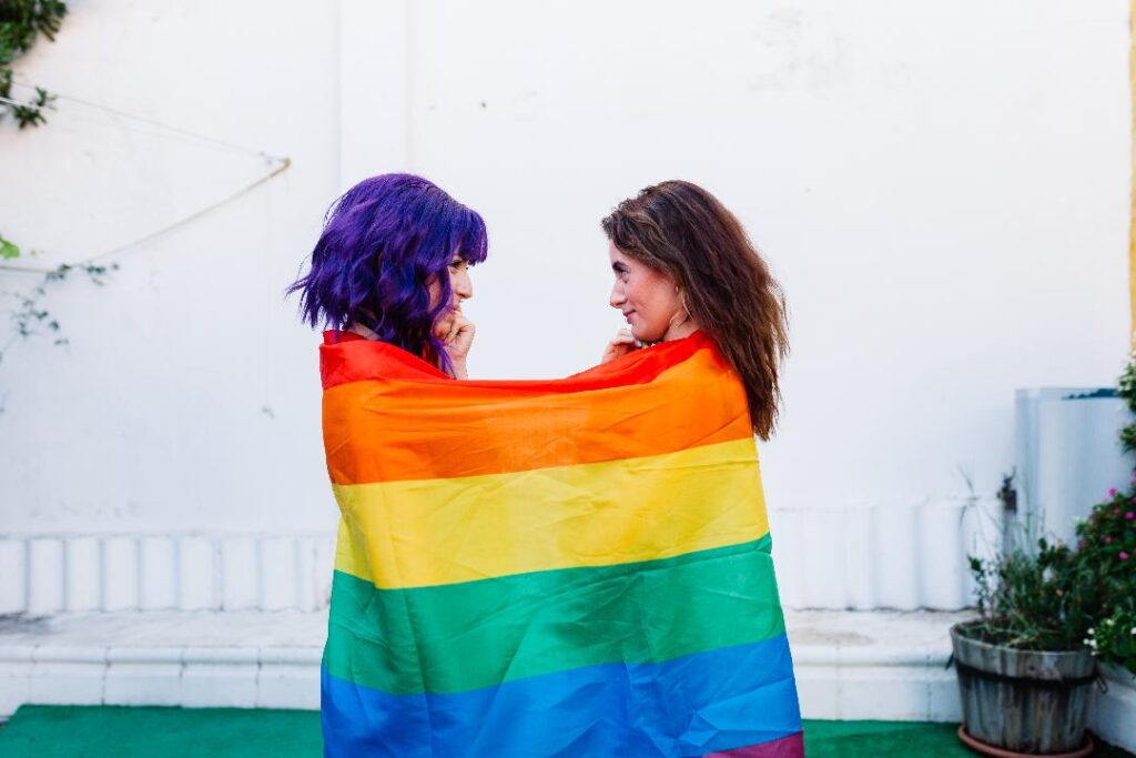 Día de la Visibilidad Lésbica: 75% de las mujeres en plataformas de encuentros buscan explorar su sexualidad fuera de la relación principal