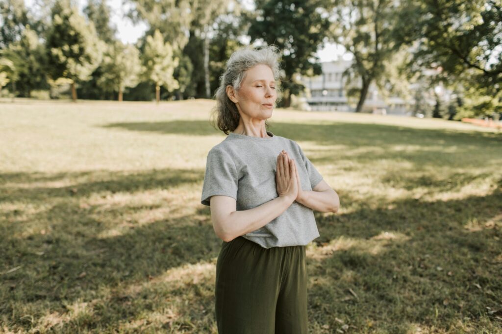 Abrazar la Plenitud: Prepararse para la Perimenopausia y la Menopausia