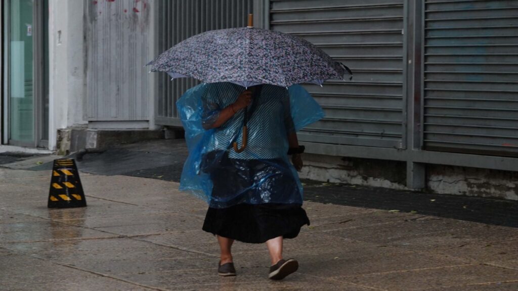 Huracán Flossie se debilitará gradualmente pero deja lluvias