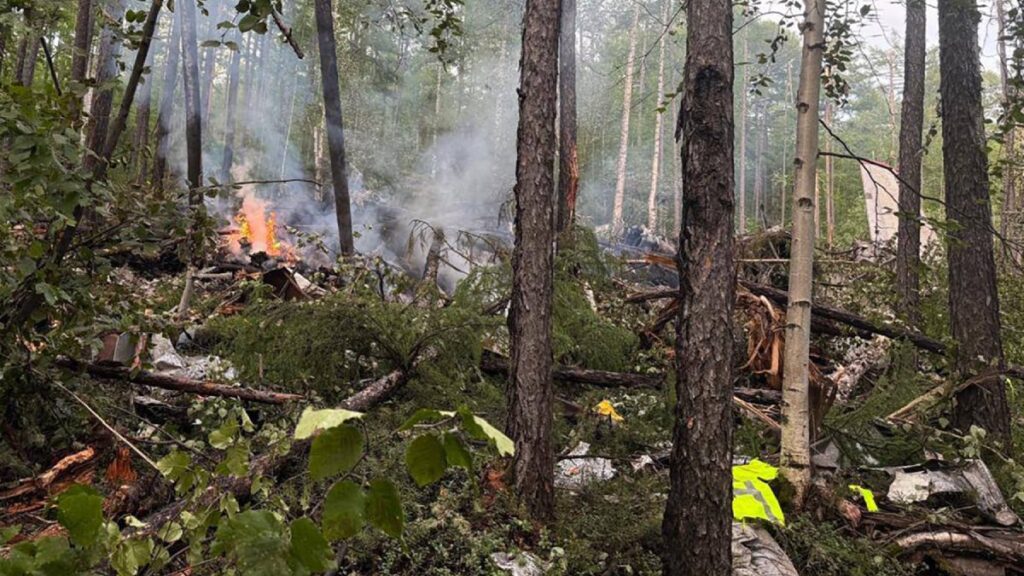 Hallan restos de avión desaparecido en Rusia; no hay sobrevivientes