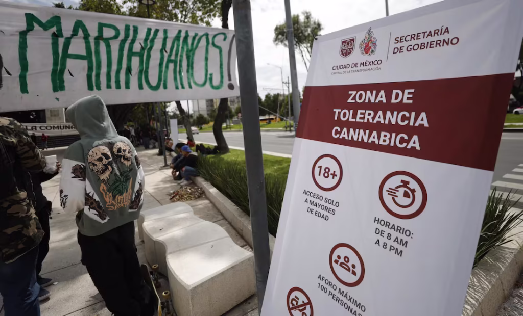 Rechazan la marihuana: Van por recuperar Plaza de la Concepción en CDMX