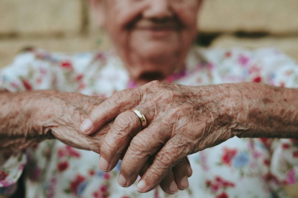 La fragilidad en la vejez puede ser heredable; de acuerdo con una nueva investigación