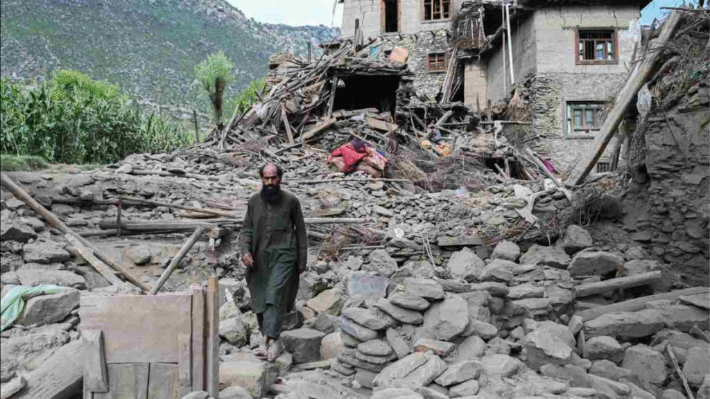 Suman mil 400 muertos por el terremoto en Afganistán