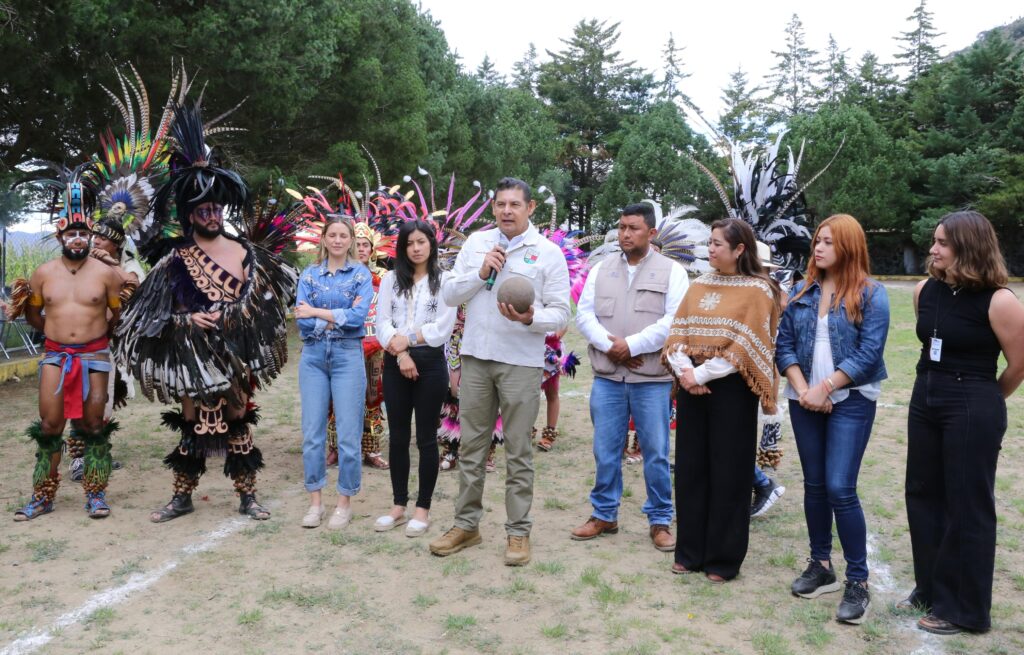Gobierno de Puebla y atletas reviven el esplendor del juego de pelota prehispánico