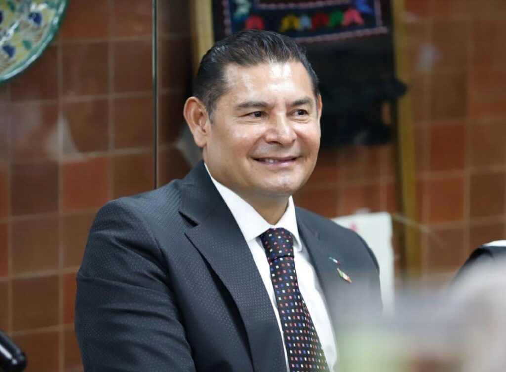 Gobernador de Puebla presenta la oferta cultural de su estado