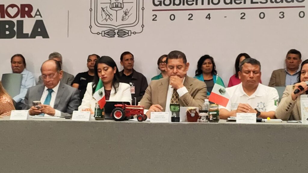Armenta denuncia red de corrupción integrada por abogados y exintegrantes de la SCJN que busca defraudar a Puebla