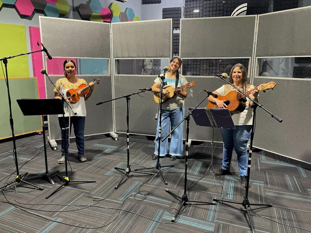 Xochipitzáhuatl, flor menudita. Himno de la huasteca