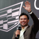 casco-de-checo-perez-cadillac-103402