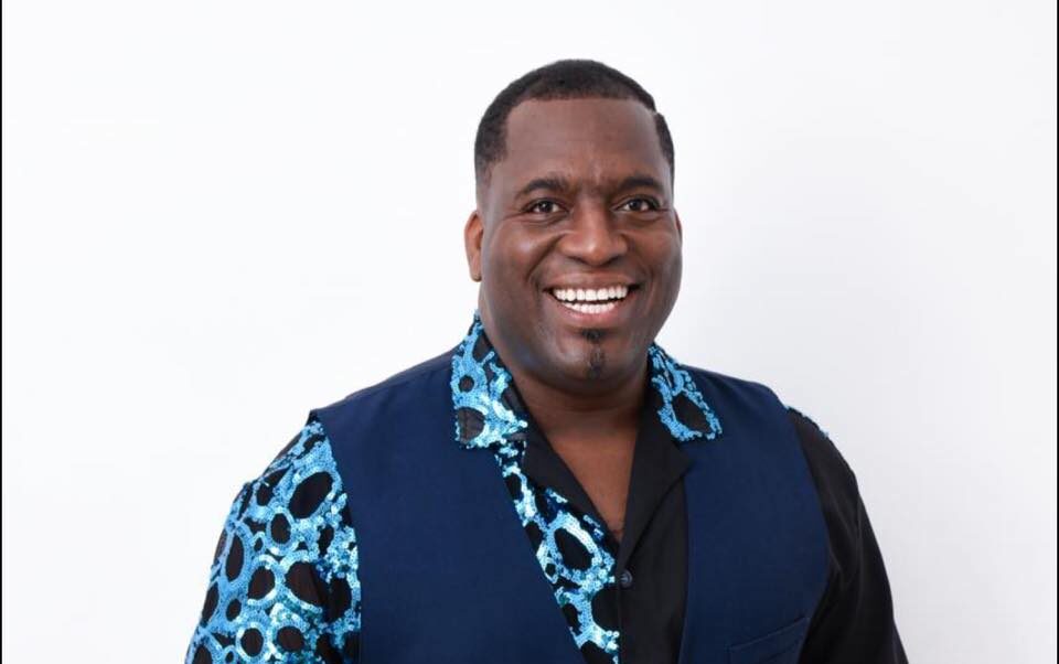 MAURO MOSQUERA UN BESO NOV 2025 FOTO3