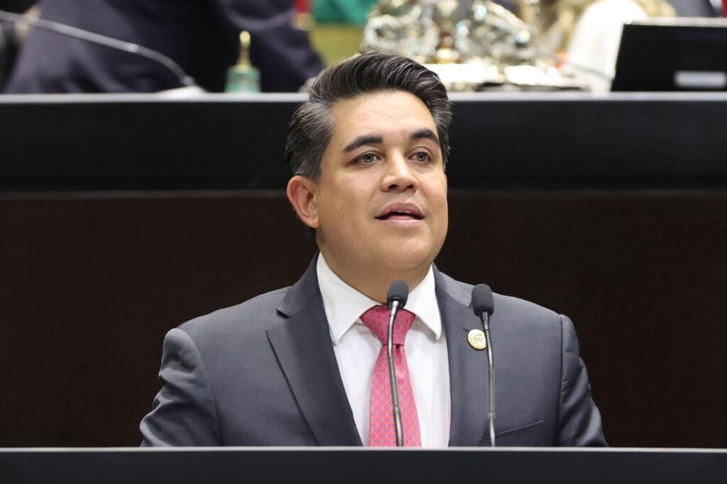 Plantean reforma constitucional para prohibir contratar a menores de edad en labores peligrosas o insalubres