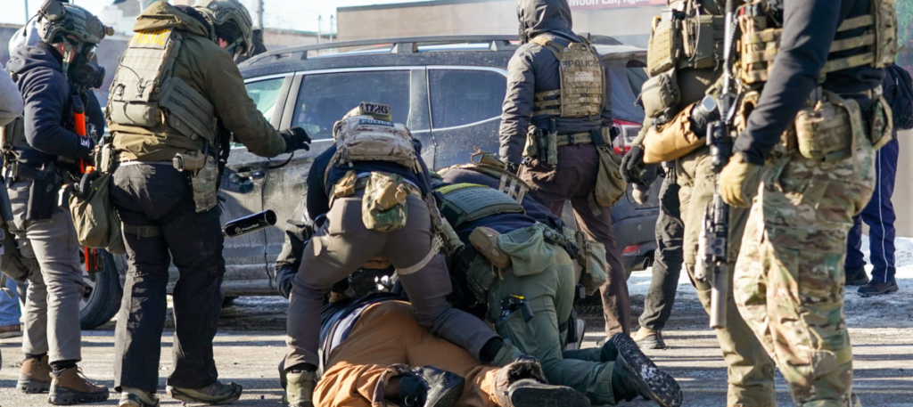 Agente federal de migración asesina a una persona en Minneapolis