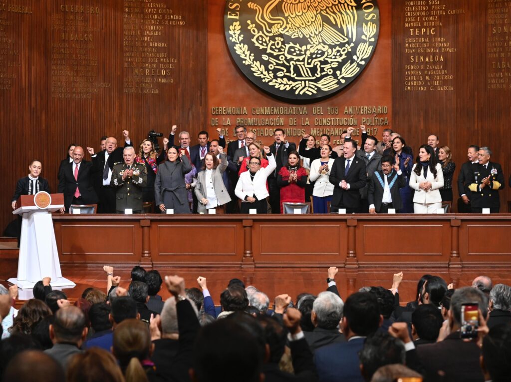 Sheinbaum: En defensa de la Patria y con dignidad