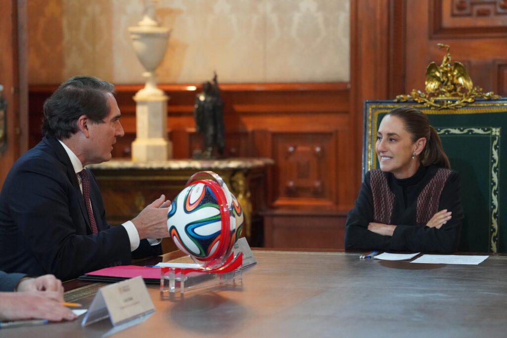Presidenta Sheinbaum anuncia inversión de 6 mil millones de dólares de Coca-Cola en México