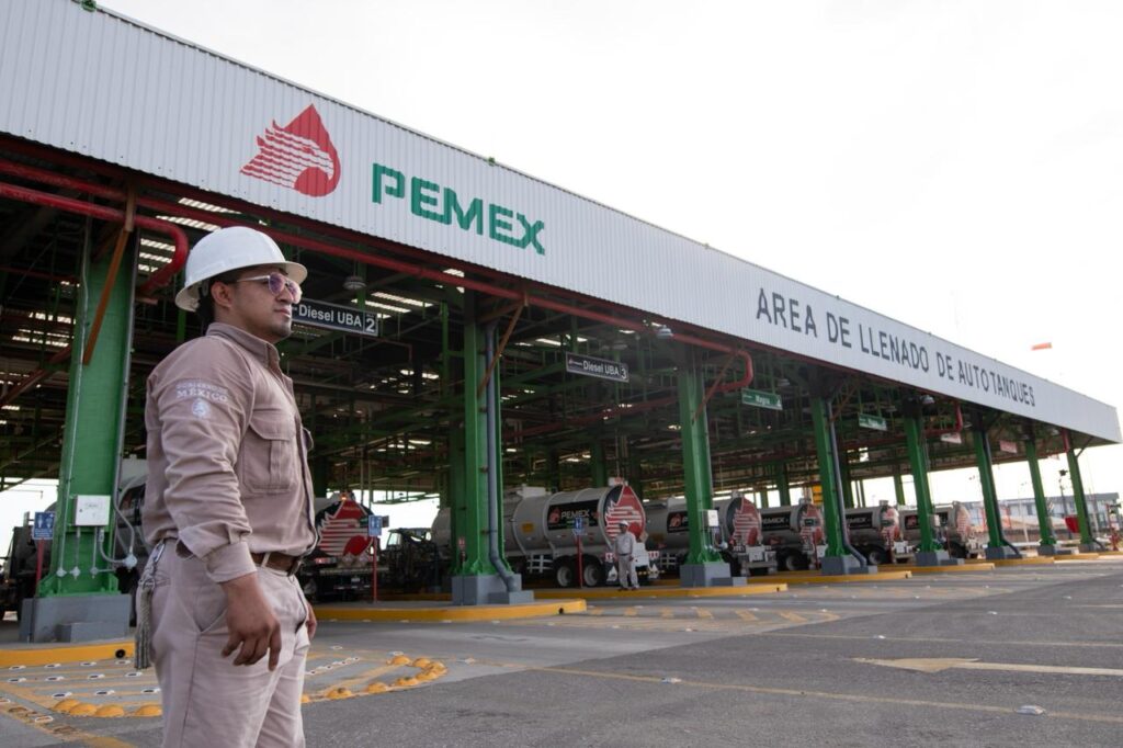 Pemex reporta rendimiento operativo y reduce su deuda al nivel más bajo en 11 años