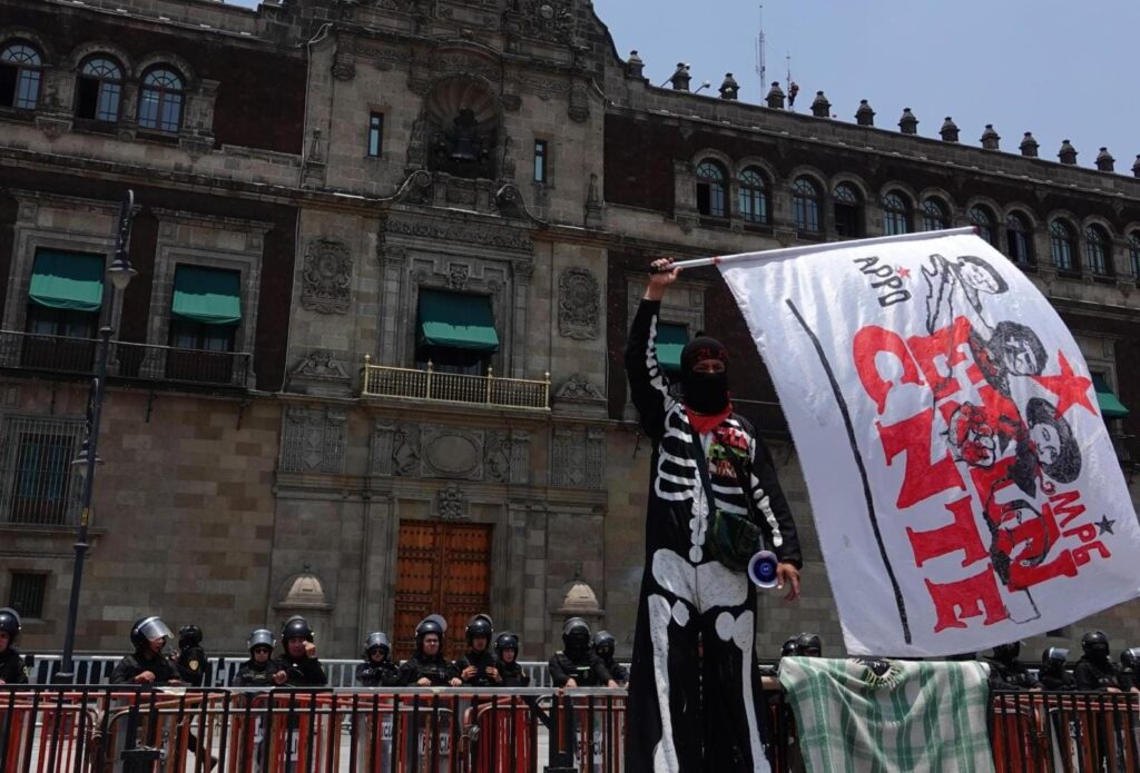 CNTE bajo asfalto infernal