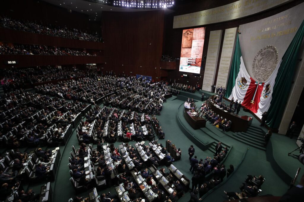 Diputados avalan tope a pensiones públicas en medio de protestas por retroactividad