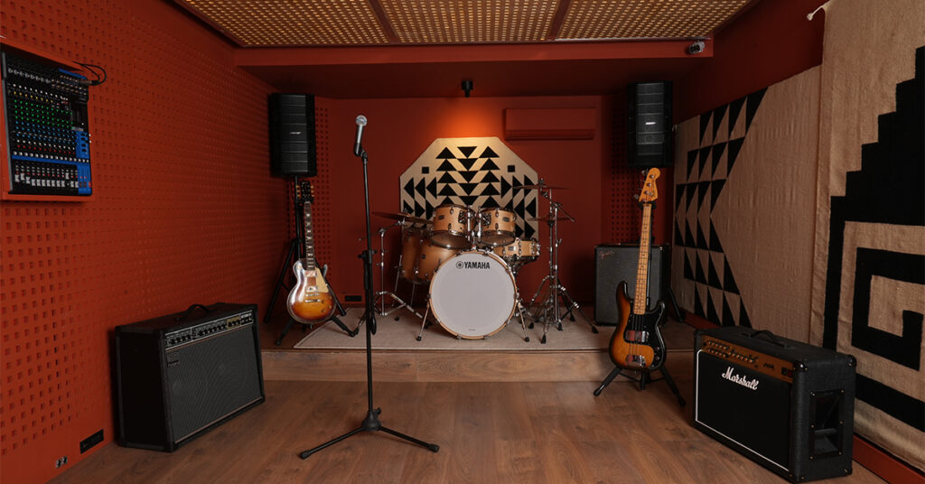 CÍNICO ESTUDIO ABRE SUS PUERTAS EN CDMX CON SALAS TEMÁTICAS Y TECNOLOGÍA DE PUNTA PARA LA CREACIÓN MUSICAL