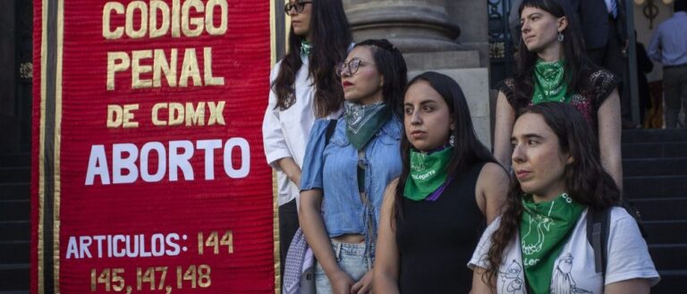 exigen-feministas-despenalizacion-aborto-cdmx_13_1000x428