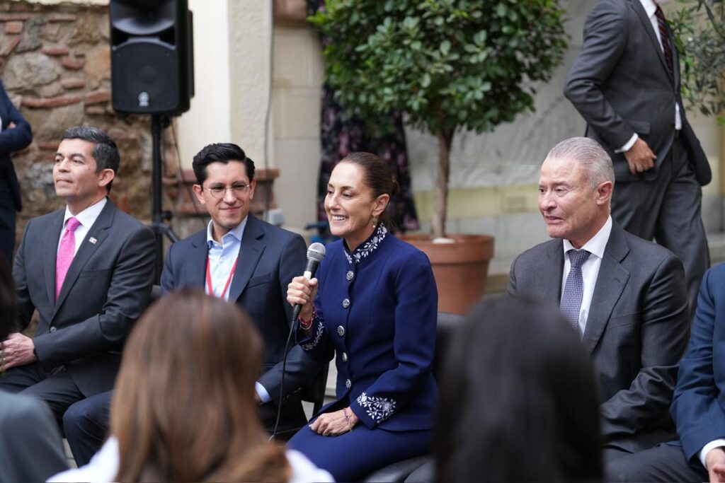 Presidenta Sheinbaum se reúne con la comunidad mexicana radicada en Barcelona
