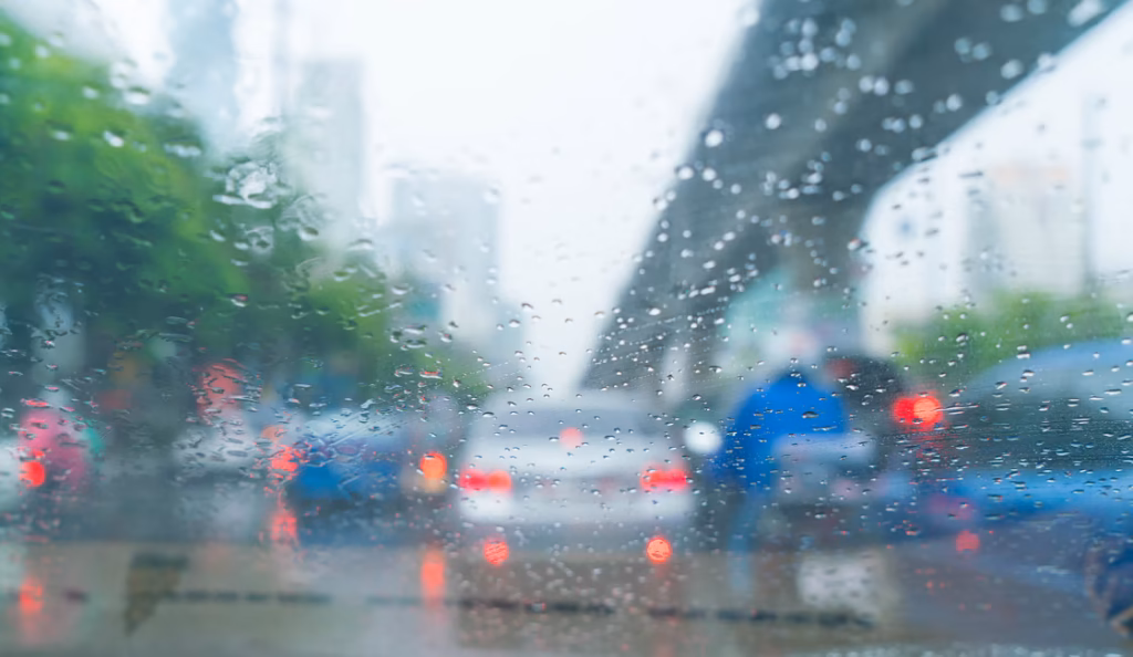 Las lluvias reabren el debate sobre movilidad y trabajo en México