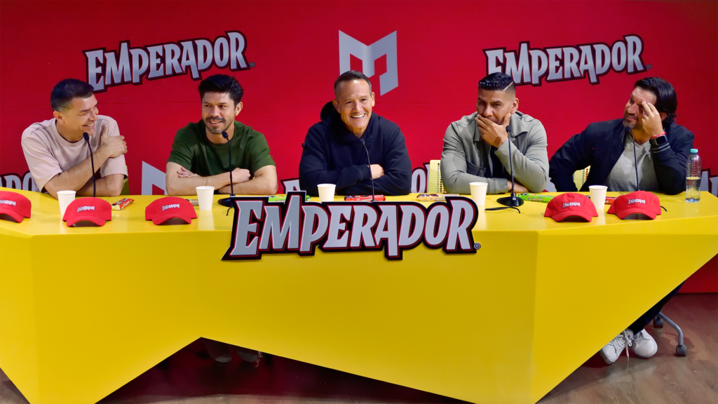 Emperador lleva la pasión del fútbol fuera de la cancha y crea el reencuentro entre la afición y las leyendas