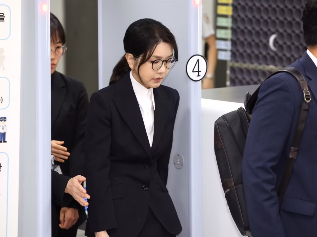 Dan siete años de prisión a ex primera dama de Corea del Sur por recibir sobornos a cambio de favores políticos