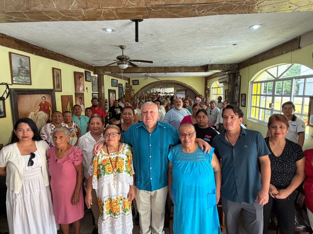 Emprendedoras, empresarias y taxistas destacan la trayectoria de Rafa Marín en encuentro ciudadano en Cancún