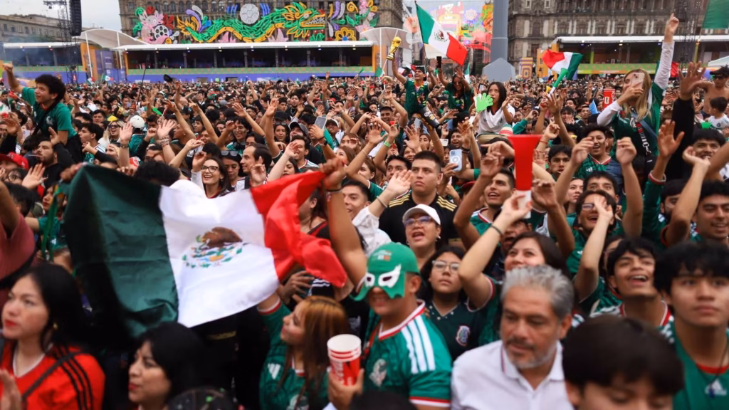 Afición se adelanta y comienza a abarrotar el Fan Fest del Zócalo para apoyar a México ante Ecuador