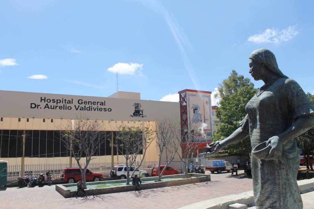 Alborota Efrén Emmanuel Jarquín González avispero en el Hospital Civil «Dr. Aurelio Valdivieso» de Oaxaca; denuncian falta de insumos