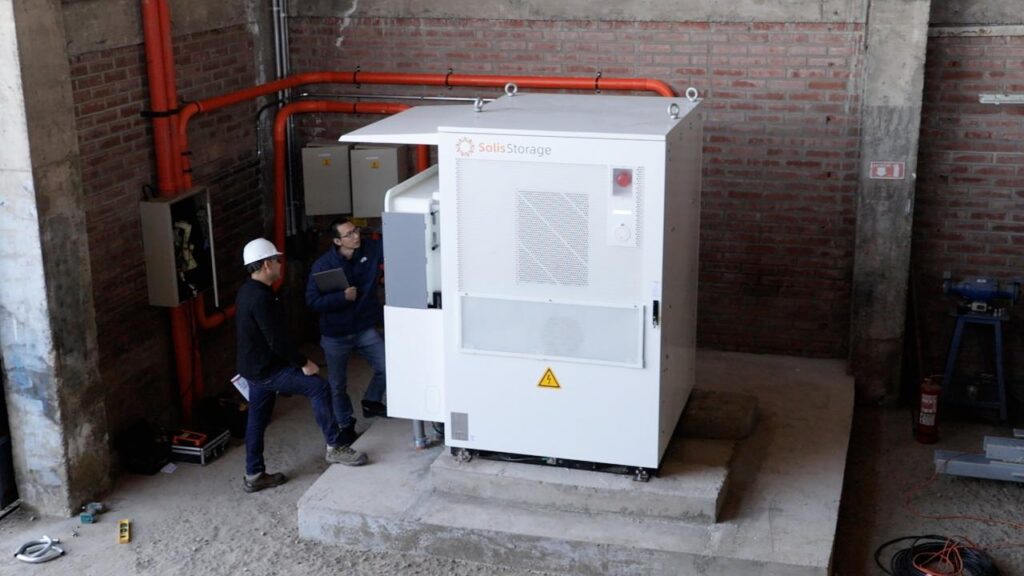 Solis logra instalar con éxito  sistema Evercore en Chile