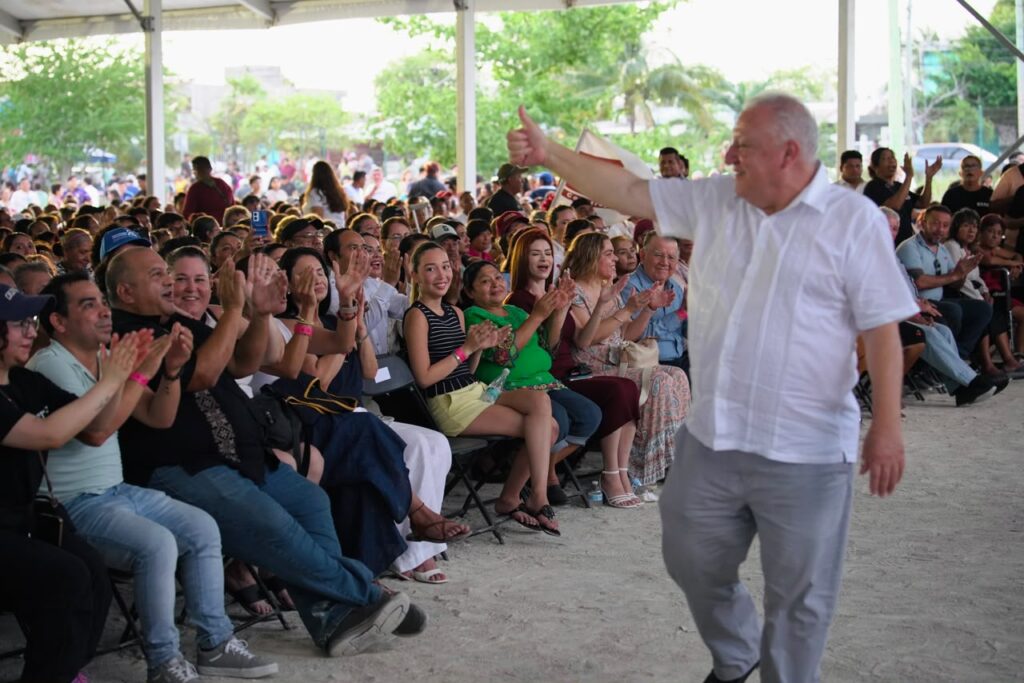Con gran entusiasmo reciben a Rafa Marín en celebración del Día del Padre en Cancún