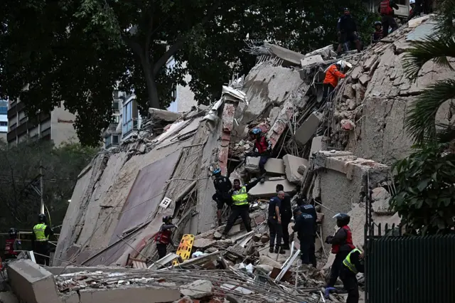 Dos potentes sismos de 7.2 y 7.5 estremecen Venezuela; reportan daños y momentos de angustia en Caracas