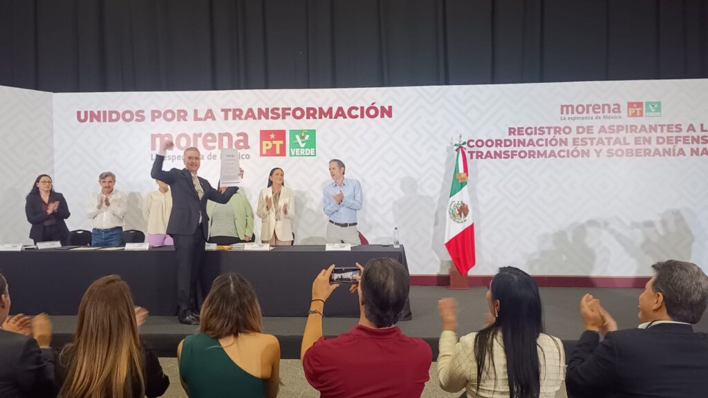 Waldo Fernández formaliza su registro para la Coordinación Estatal de la Defensa de la Transformación en Nuevo León