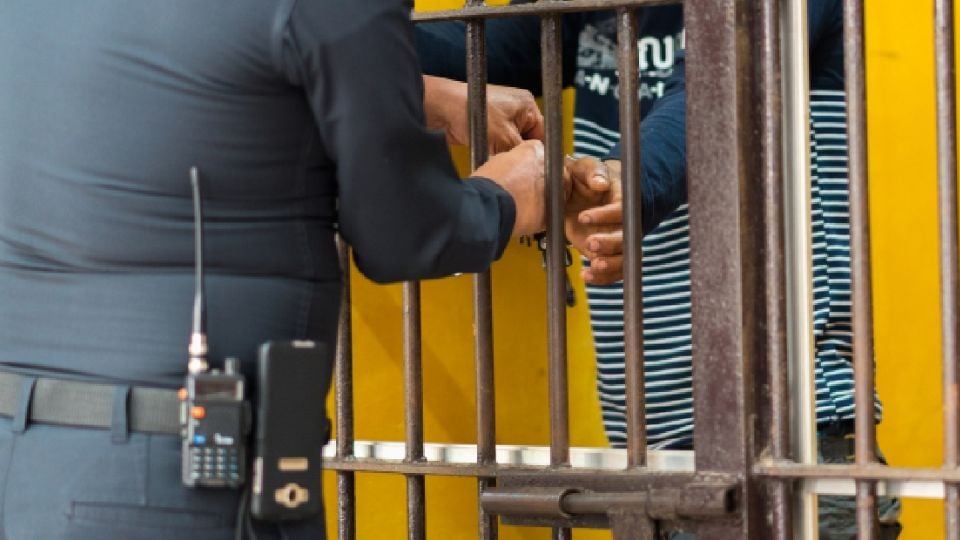 Dan 18 meses de prisión a un ciudadano de Tailandia por publicación considerada contra la Corona