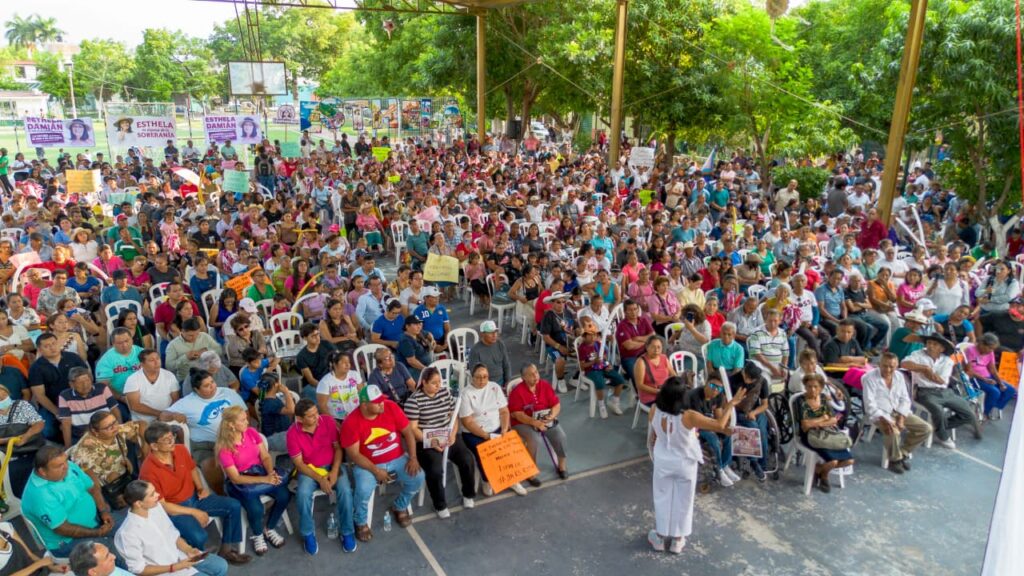 Esthela Damián reúne a miles de simpatizantes en asamblea por la defensa de la soberanía nacional en Iguala