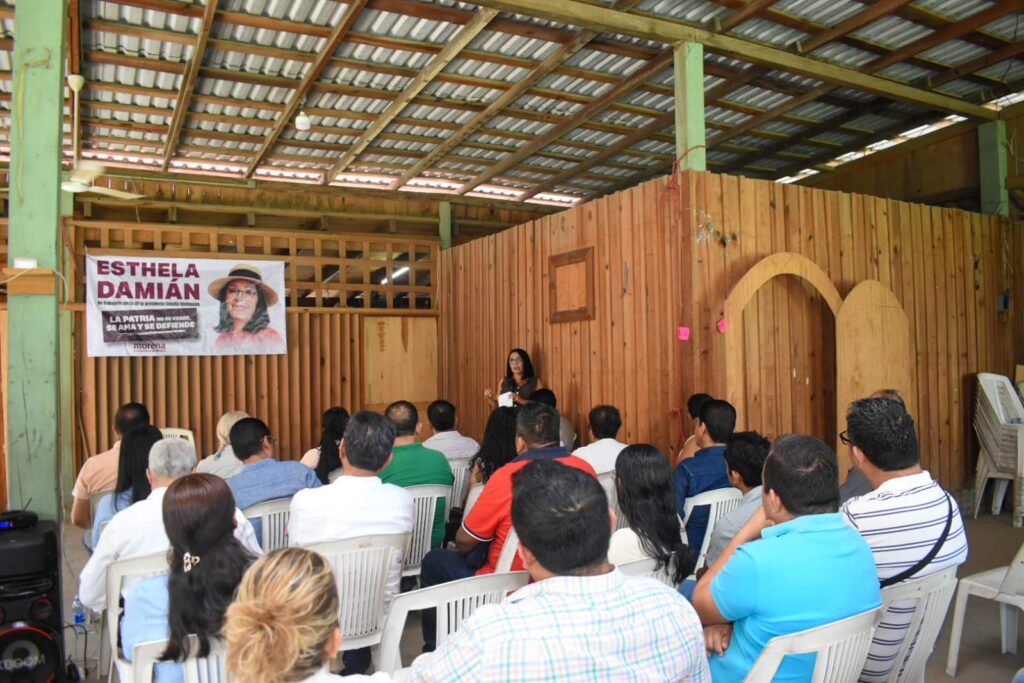 Esthela Damián fortalece diálogo con productores y ciudadanos de Tecpán para impulsar su proyecto de transformación en Guerrero
