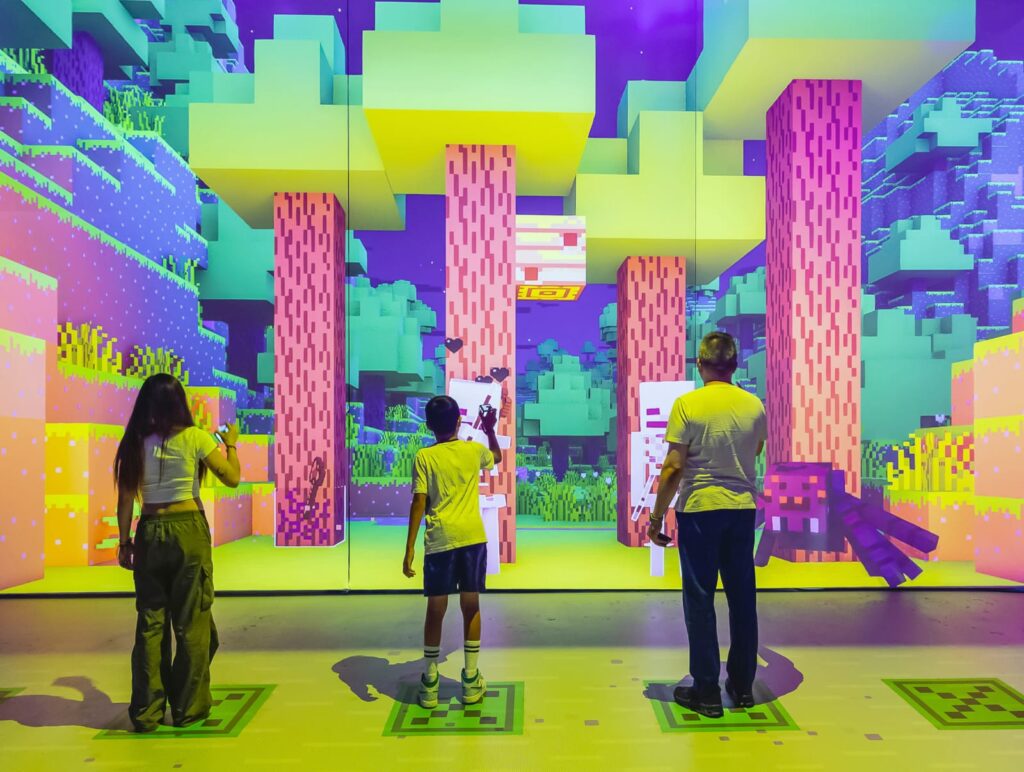 Minecraft Experience supera el millón de visitantes en todo el mundo con el lanzamiento de su nueva aventura al aire libre «Moonlight Trail»