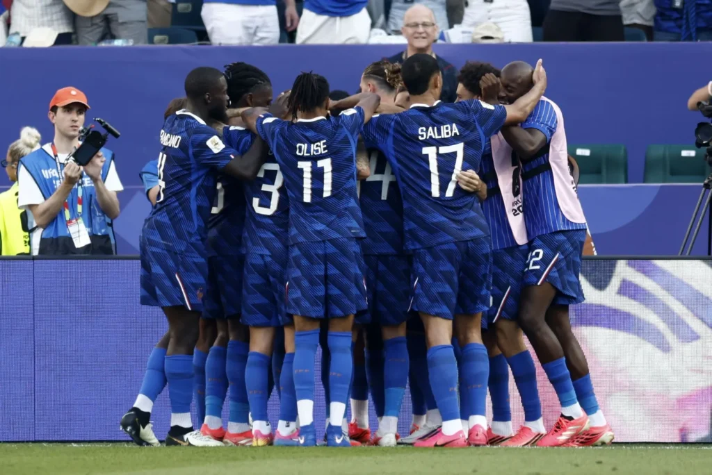 Francia supera a Paraguay y se cita con Marruecos en cuartos de final