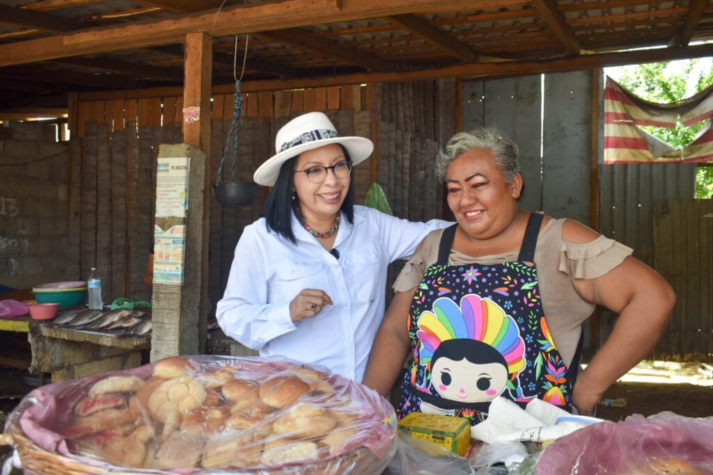 Esthela Damián recorre Pie de la Cuesta y fortalece el diálogo con la ciudadanía