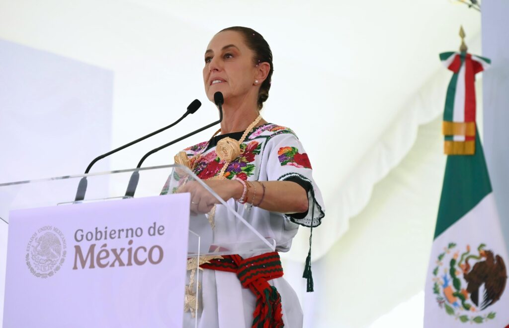 Sheinbaum destaca soberanía, igualdad y apoyo a las mujeres durante gira por Michoacán