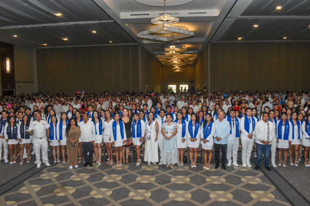 Esthela Damián acompaña graduación de Odontología de la UAGro y llama a las juventudes a transformar Guerrero