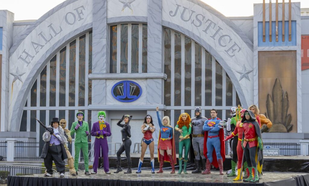 Six Flags México convierte el verano en un universo de superhéroes y villanos
