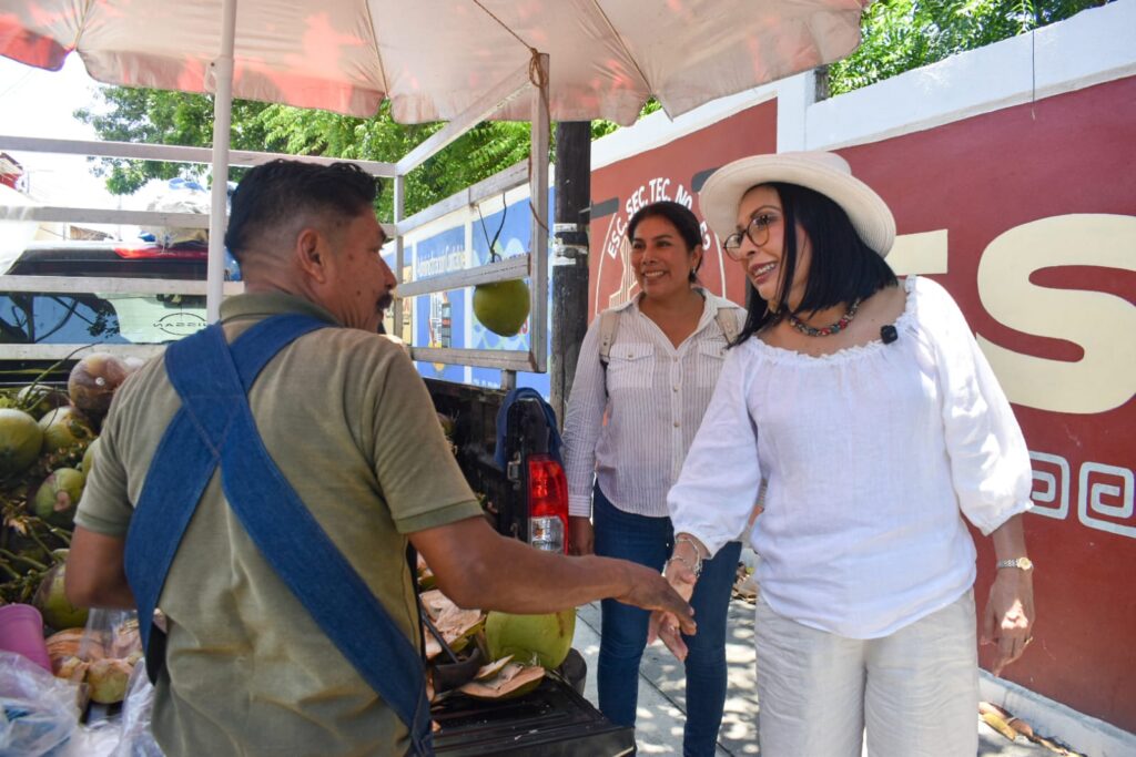 Zihuatanejo abre sus puertas a Esthela Damián; lleva su proyecto de territorio a la colonia Morelos