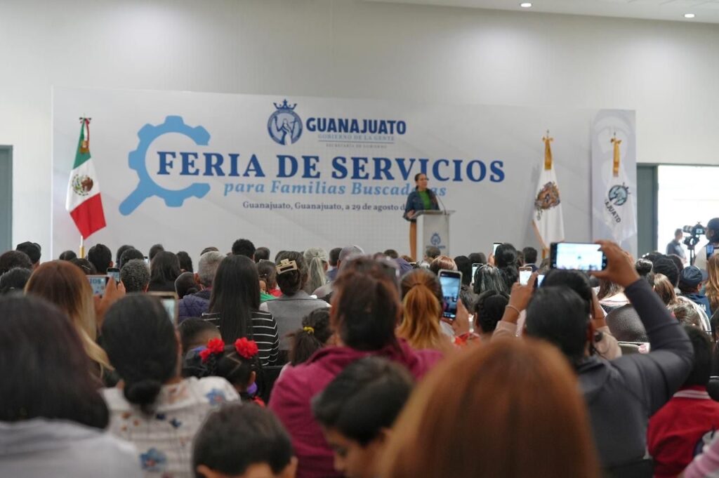 Libia Dennise garantiza respaldo permanente a familias que buscan a sus seres queridos