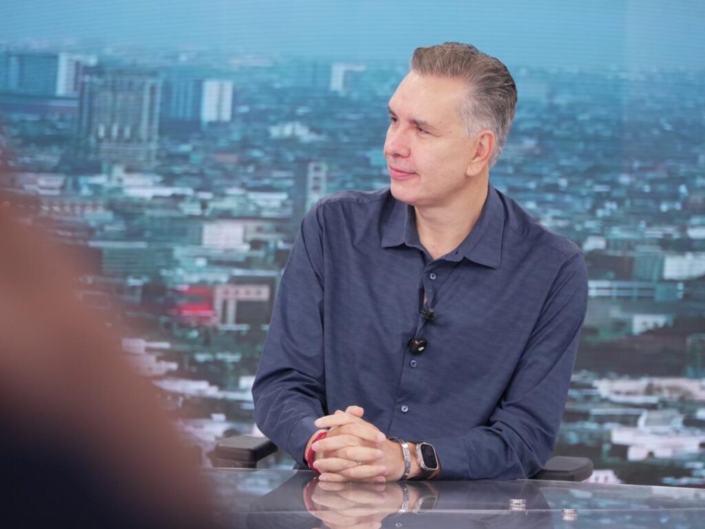 Waldo Fernández pide vigilar ajustes de horario en el Gobierno de Nuevo León ante posible uso electoral